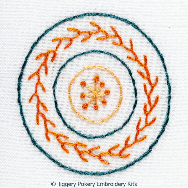 Example of feather stitch in Jiggery Pokery embroidery stitch guide